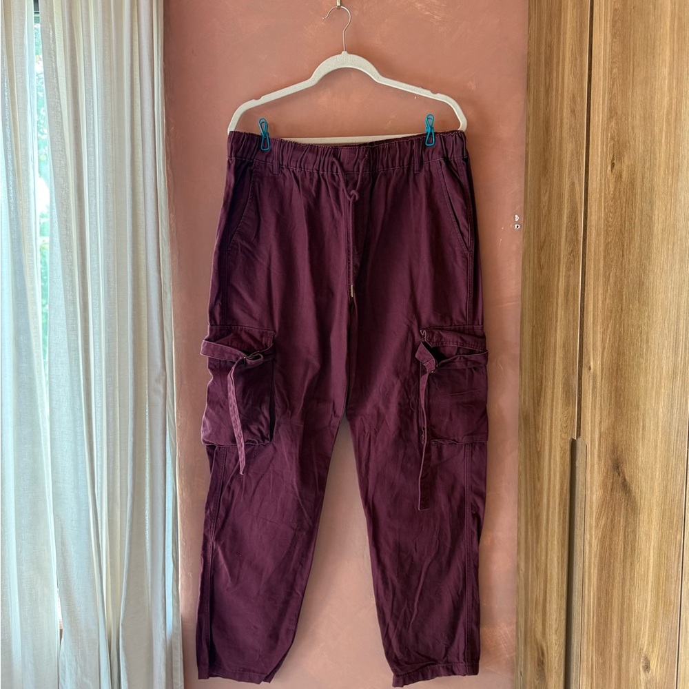 Forever 21 Men's Cargo Pants in Burgundy
